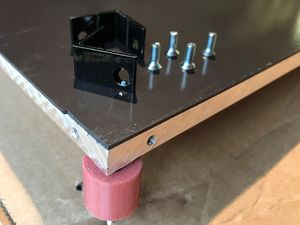 Print surface positioning brackets cut from aluminium L-beams